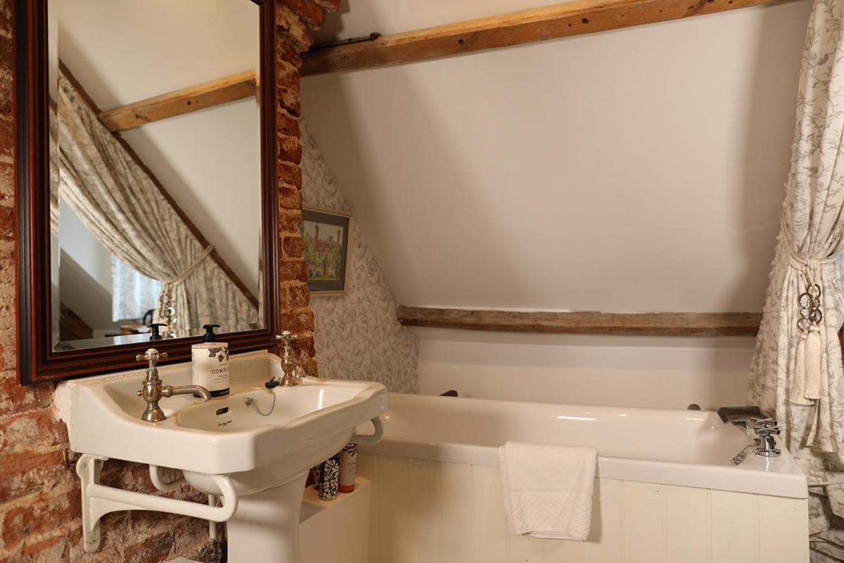 Carrick'S At Castle Farm Hotel Swanton Morley Eksteriør billede